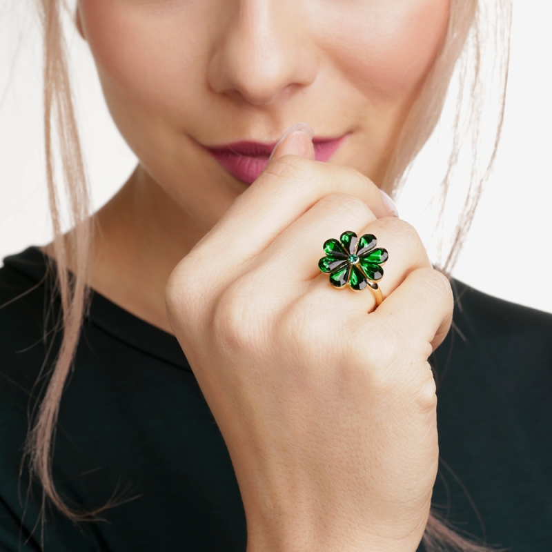 Flower ring green