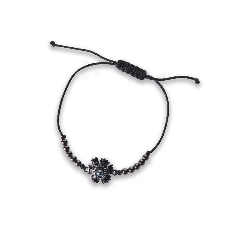 Thin thread bracelet Iňa