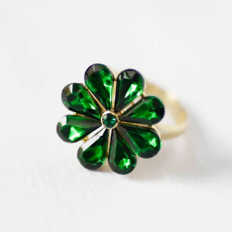 Flower ring green