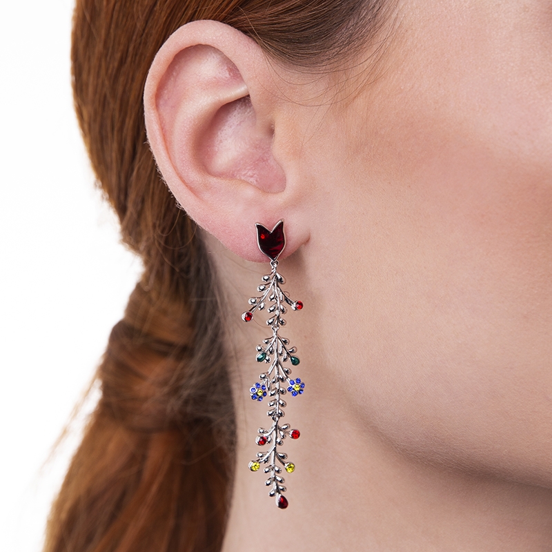 Chandelier earrings with flowers