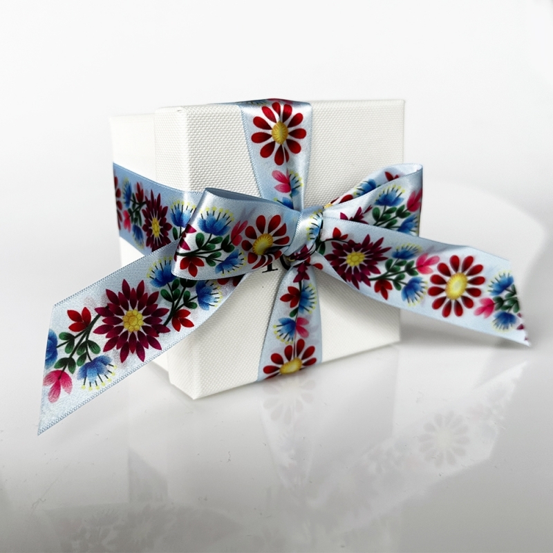 Gift box colorful meadow flowers 3