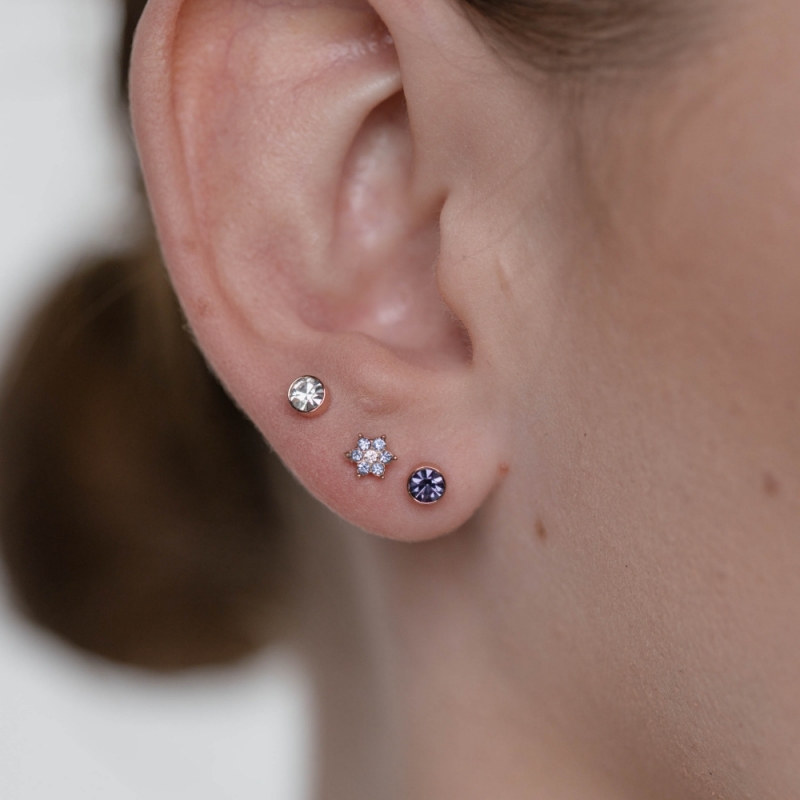 Világoskék virágos piercing