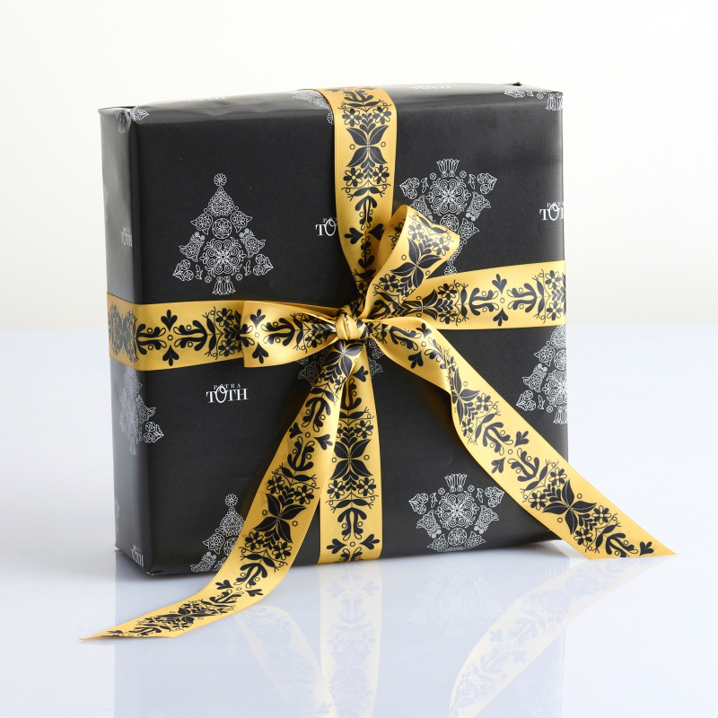 Christmas gift box gold ornaments 6