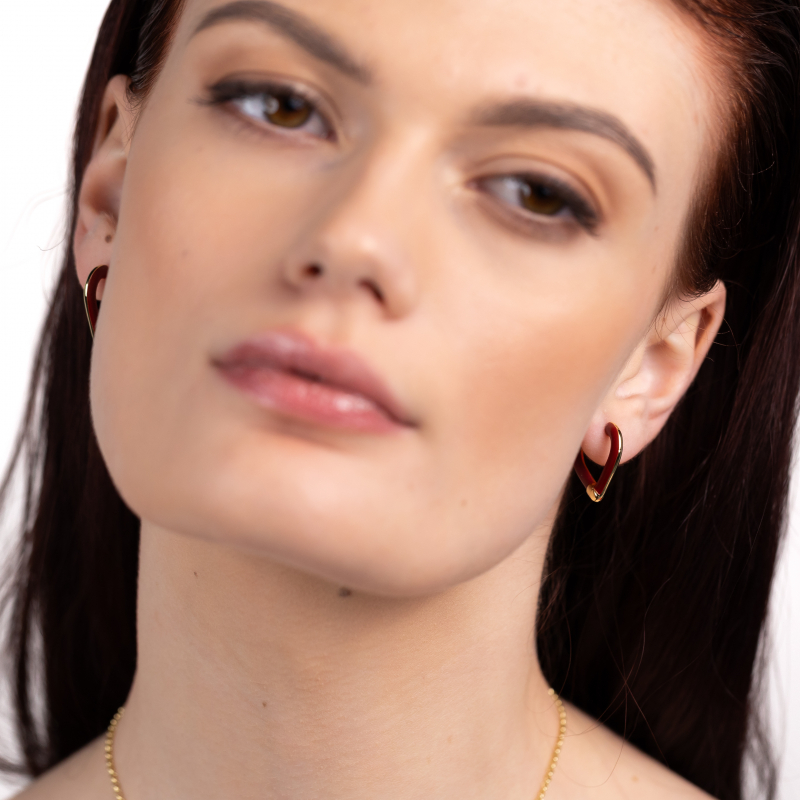 Small gold earrings with an inner part in red