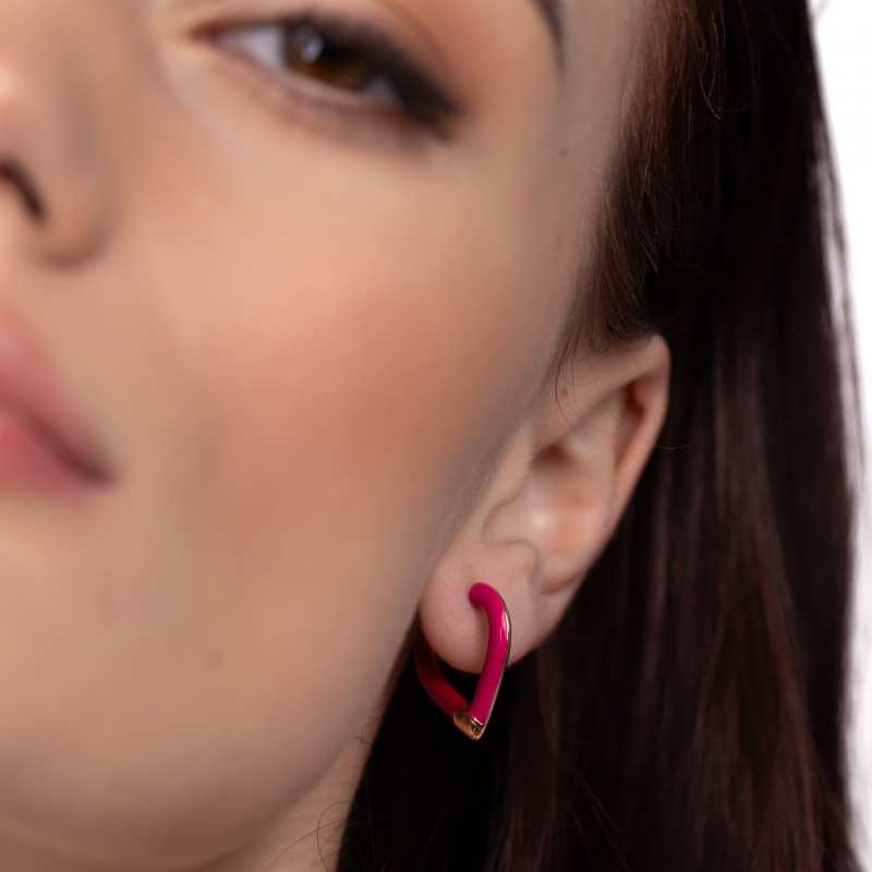 Small earrings with an inner part in pink-red